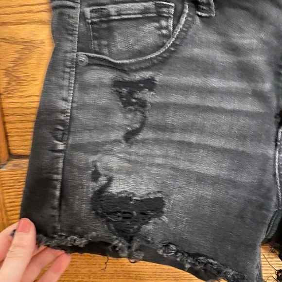 American Eagle Midi Stretch Black Distressed Shorts - Picture 2 of 4
